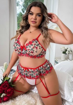 Plus Size Secret Garden Bra Set